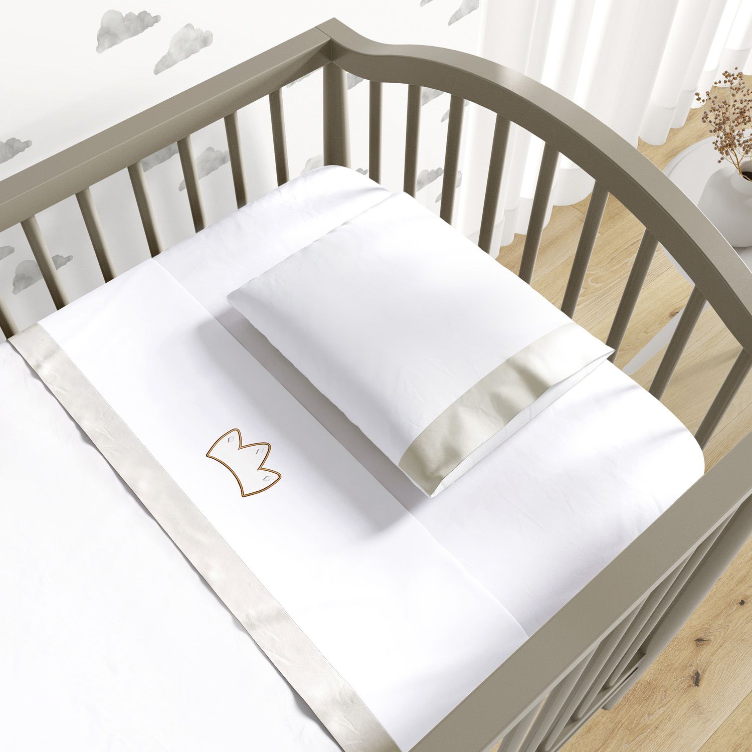 Jogo de Lençol Berço Bordado Coroa Bege 3 peças