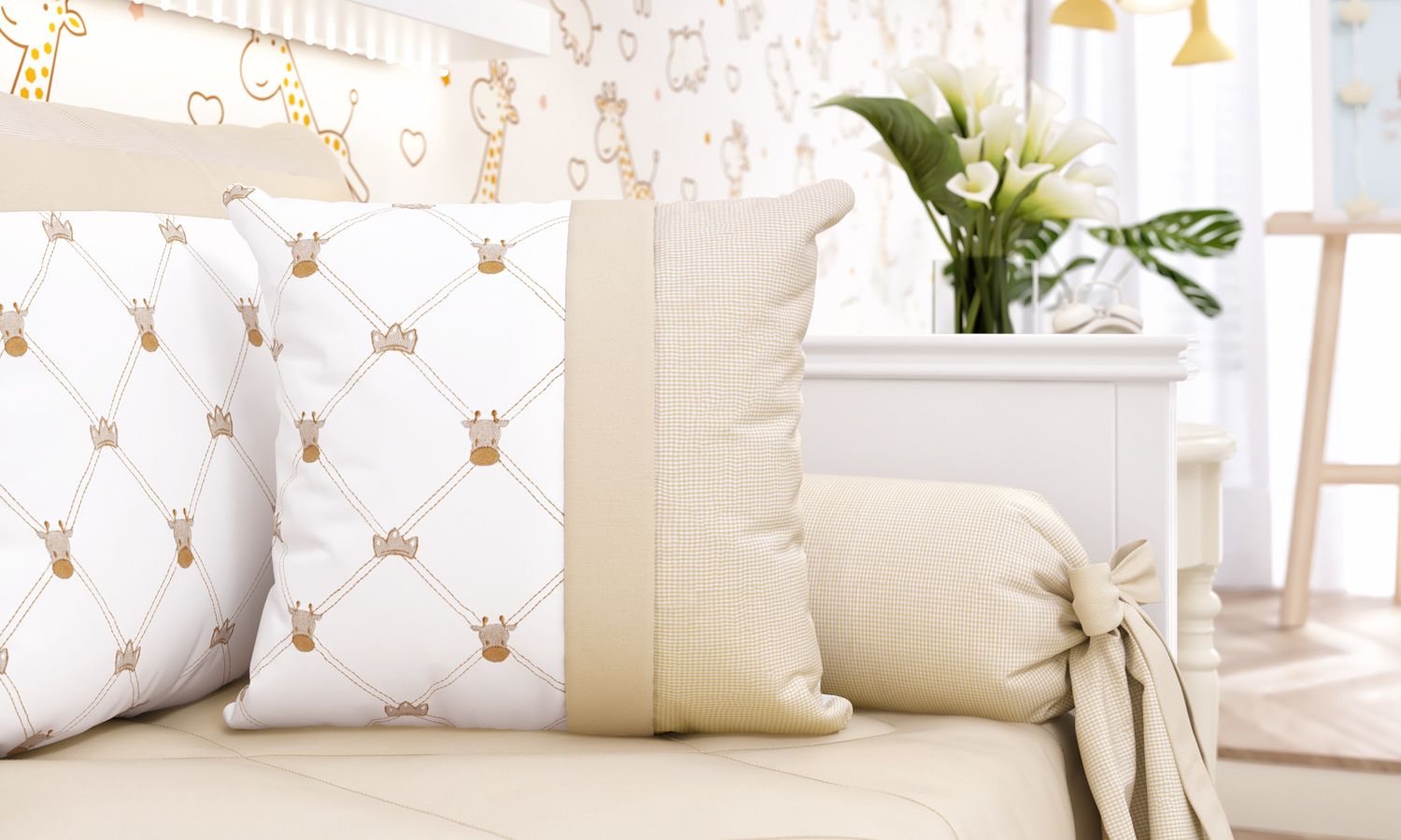 Almofada Bordada Girafinha Clássica 38cm