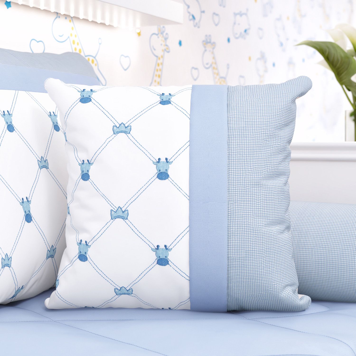 Almofada Bordada Girafinha Clássica 38cm