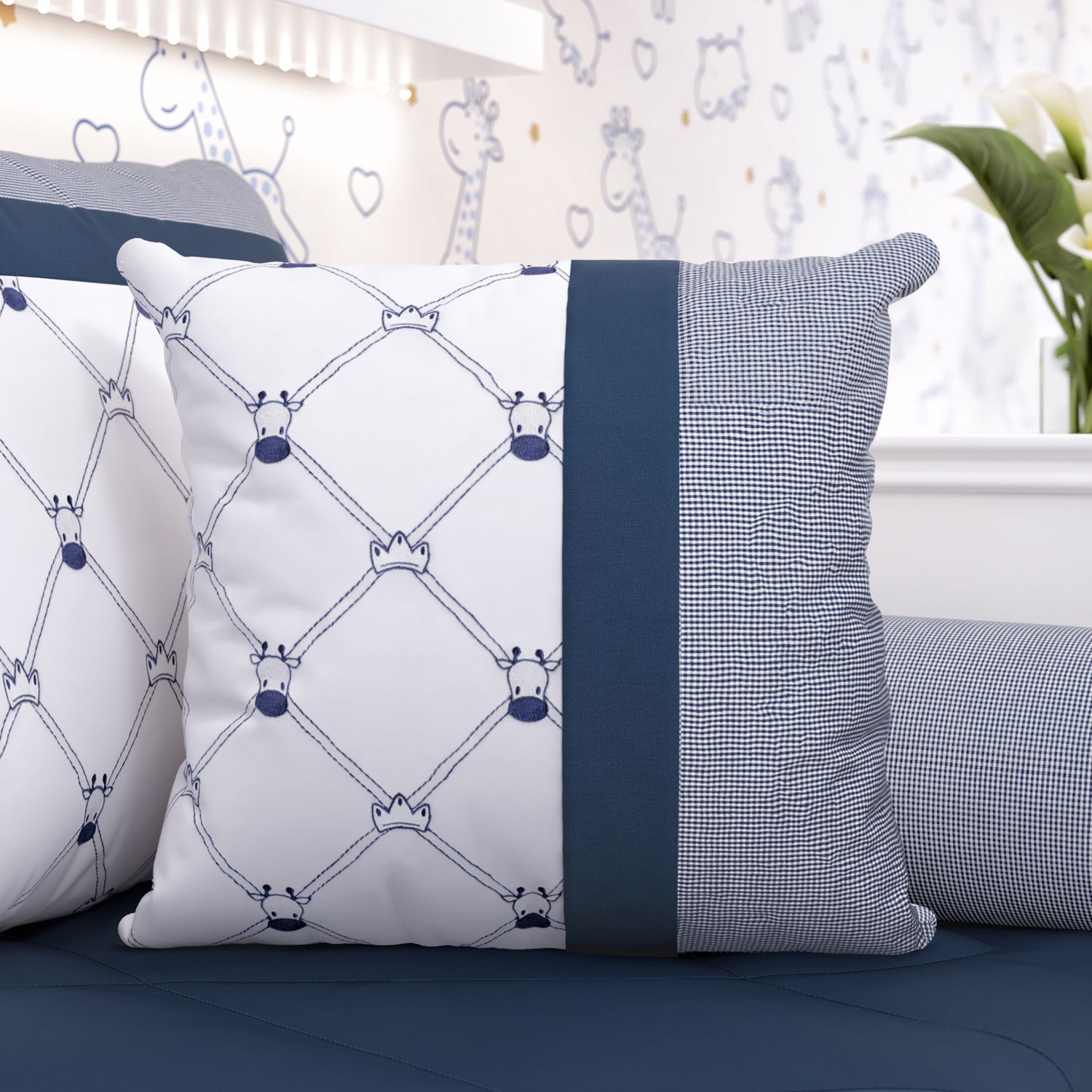 Almofada Bordada Girafinha Clássica 38cm