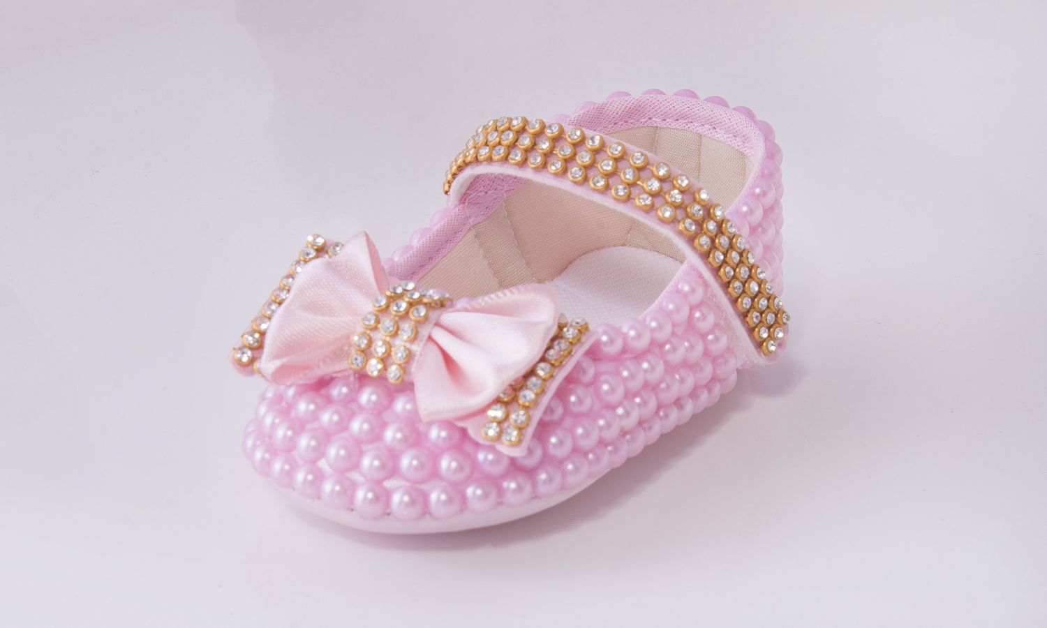 Sapatinho De Bebê Com Pérola e Strass Rosa Tamanho 15