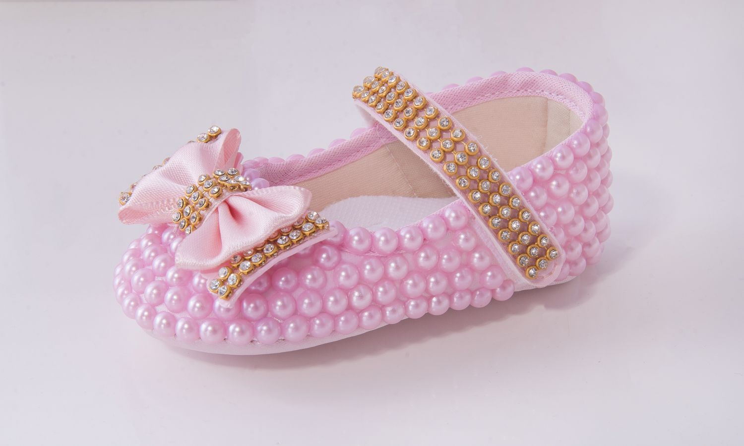 Sapatinho De Bebê Com Pérola e Strass Rosa Tamanho 15