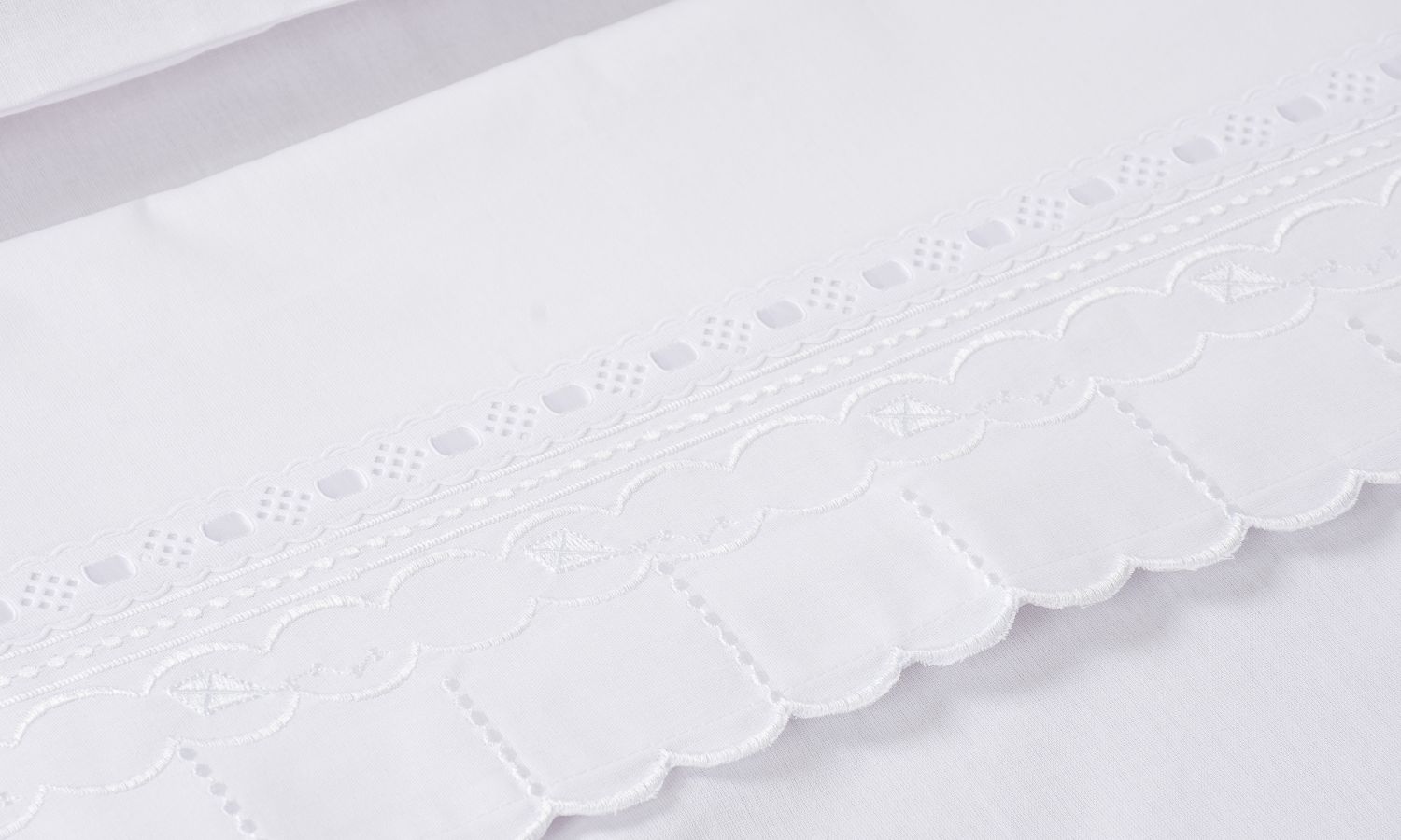 Jogo de Lençol Berço Bordado Bico Pipa Branco 3 Peças