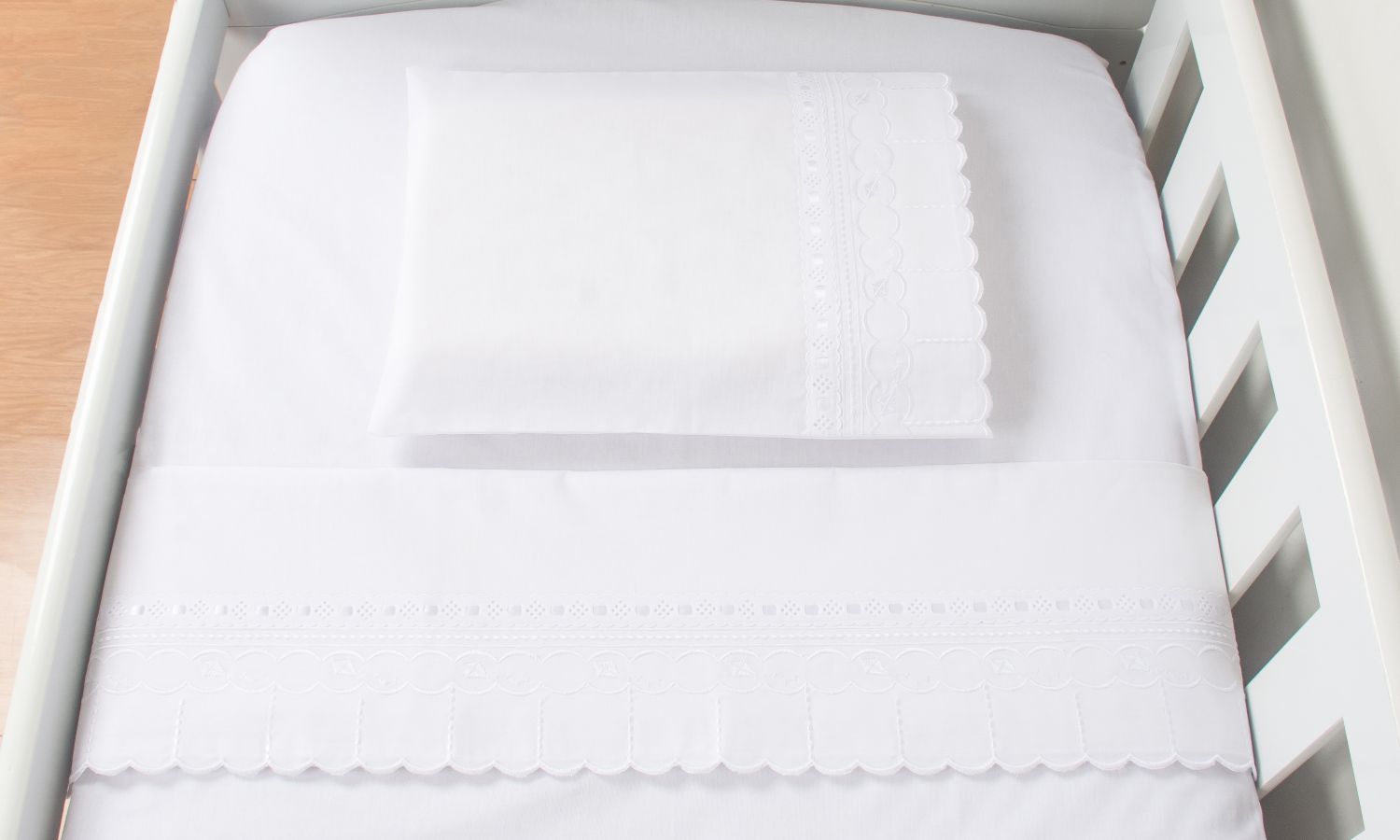 Jogo de Lençol Berço Bordado Bico Pipa Branco 3 Peças