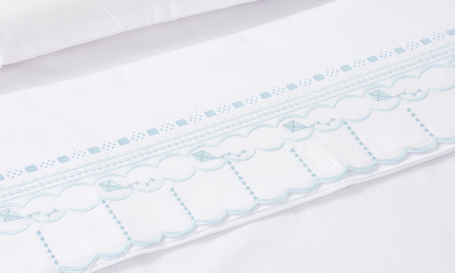 Jogo de Lençol Berço Bordado Bico Pipa Branco 3 Peças
