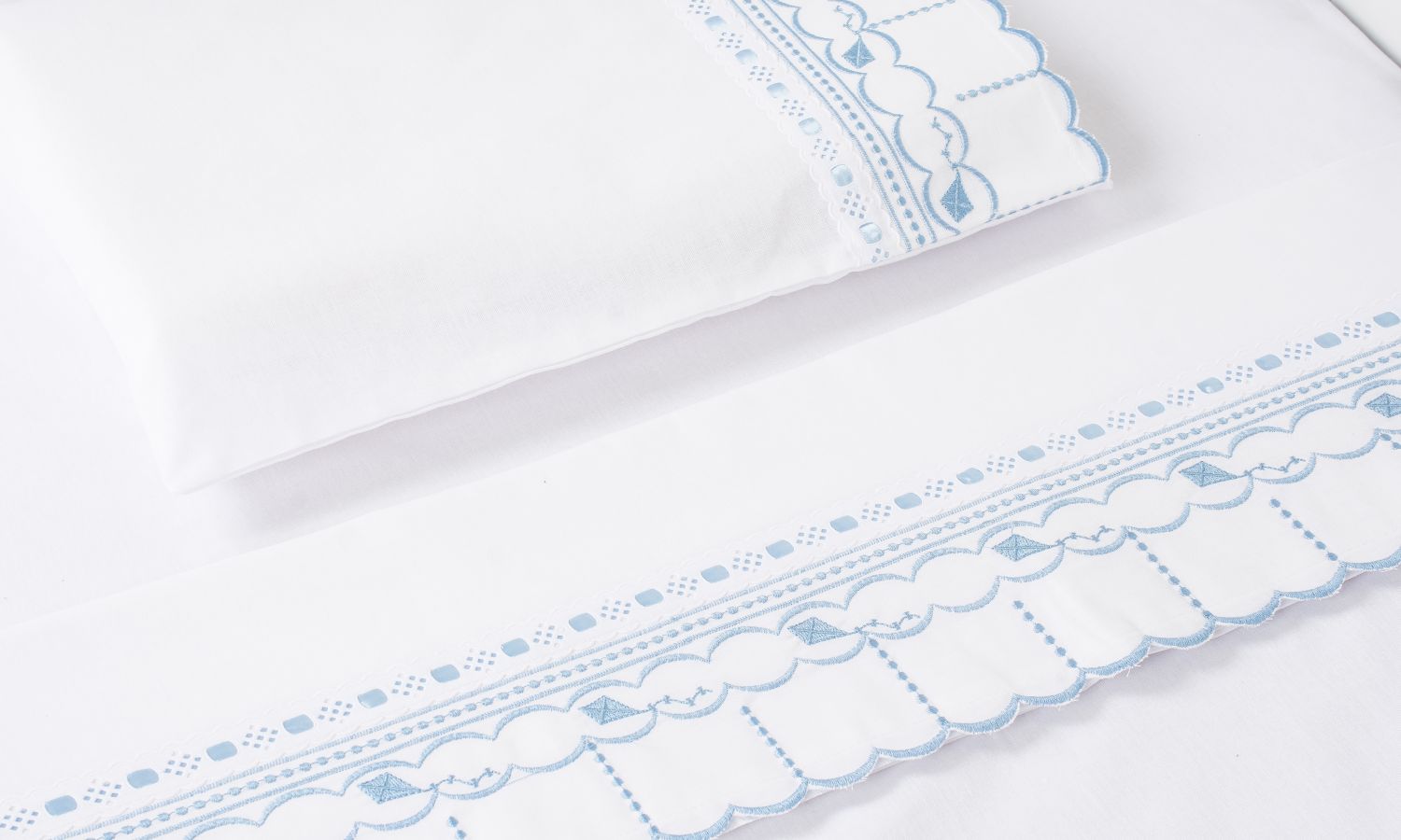 Jogo de Lençol Berço Bordado Bico Pipa Branco 3 Peças