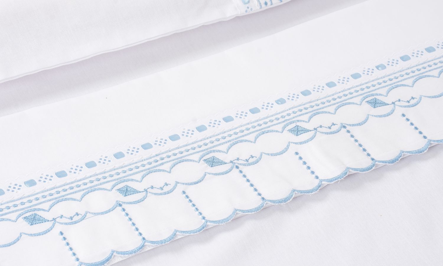 Jogo de Lençol Berço Bordado Bico Pipa Branco 3 Peças