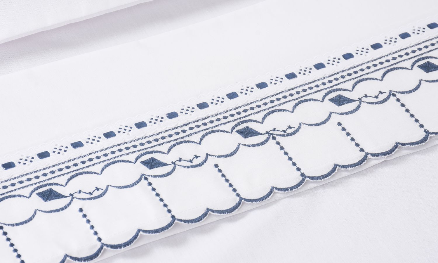 Jogo de Lençol Berço Bordado Bico Pipa Branco 3 Peças