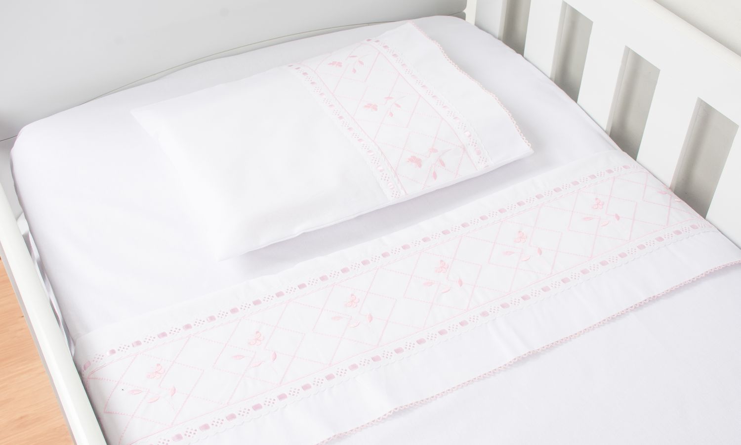 Jogo de Lençol Berço Bordado Borboletas 3 Peças