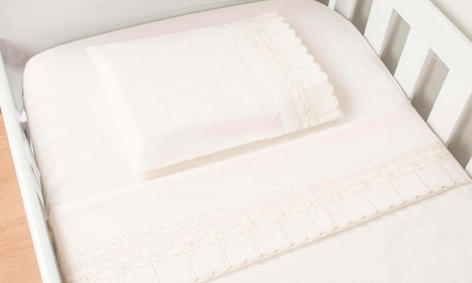 Jogo de Lençol Mini Berço Bico Flor Branco