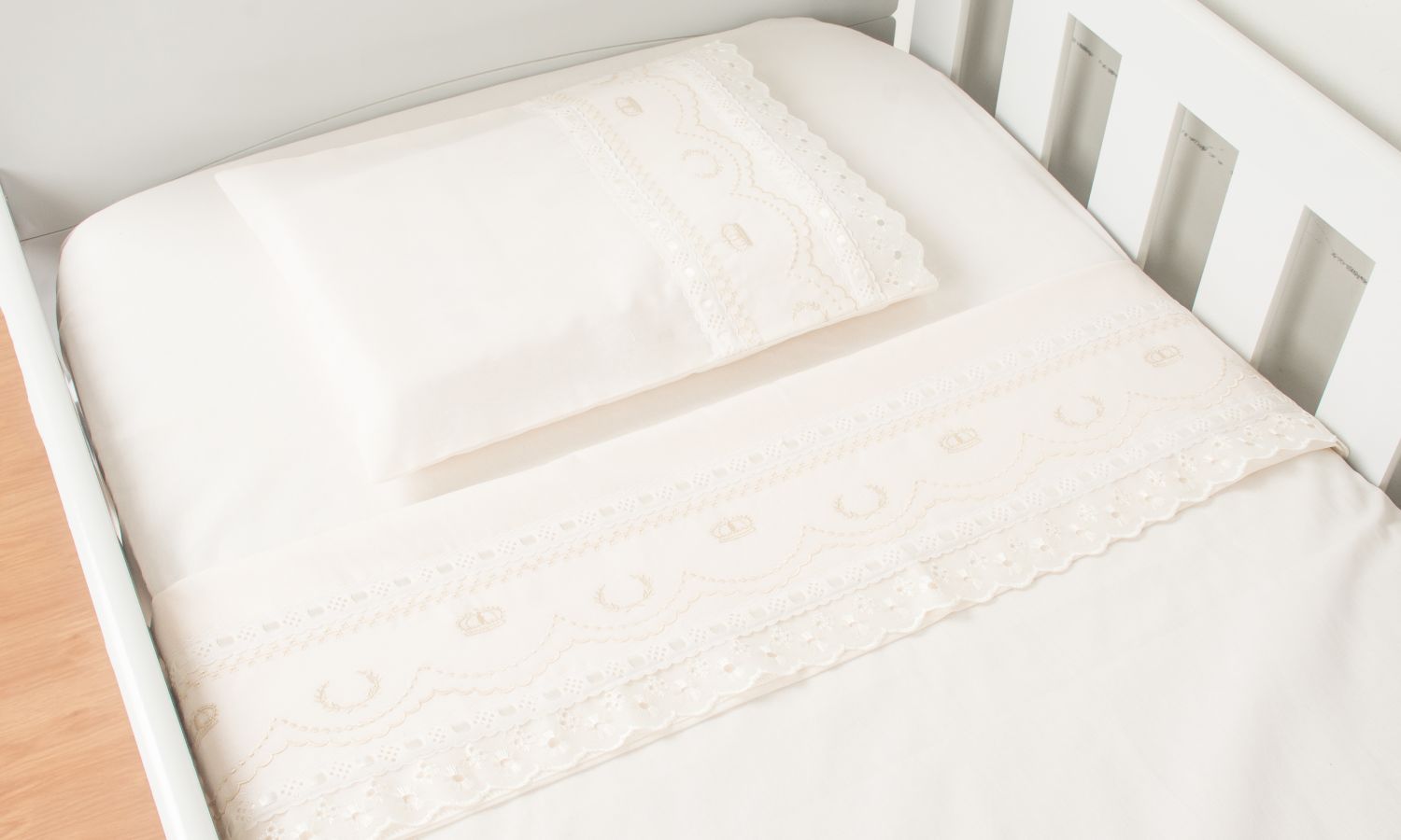 Jogo de Lençol Berço Bordado Mariana Branco 3 Peças