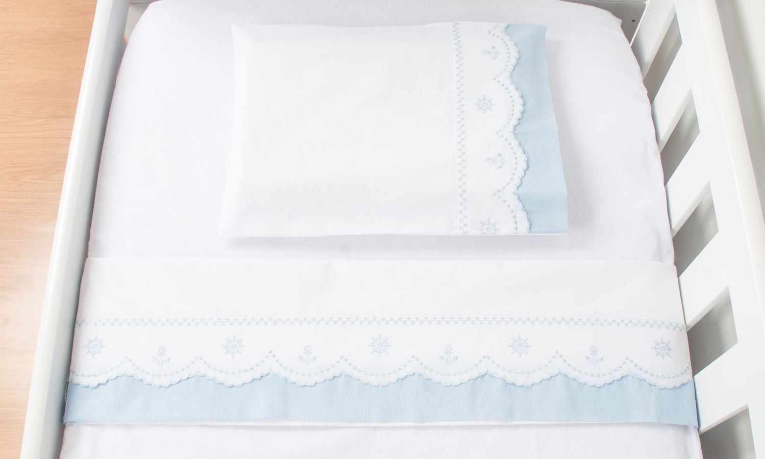 Jogo de Lençol Berço Bordado Leme Azul 3 Peças