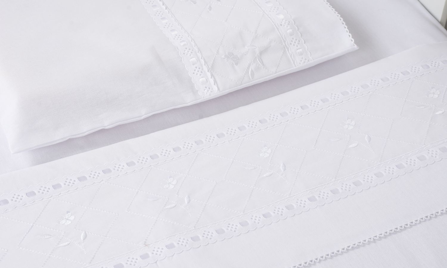 Jogo de Lençol Berço Bordado Borboletas 3 Peças