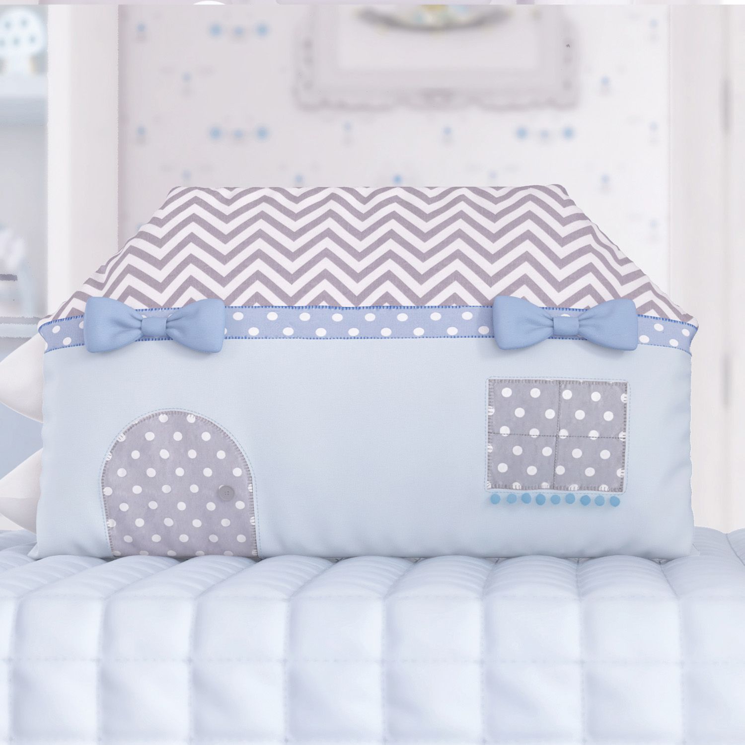 Almofada Casinha Chevron e Poá Rosa 55cm