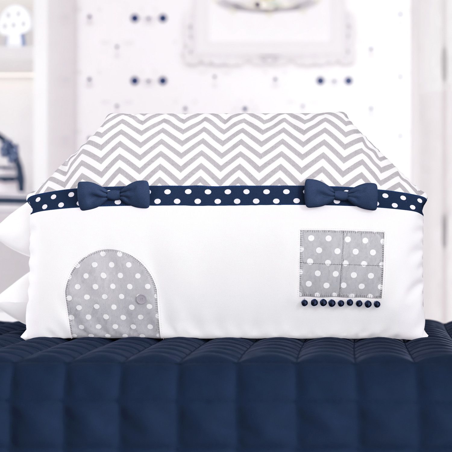 Almofada Casinha Chevron e Poá Rosa 55cm