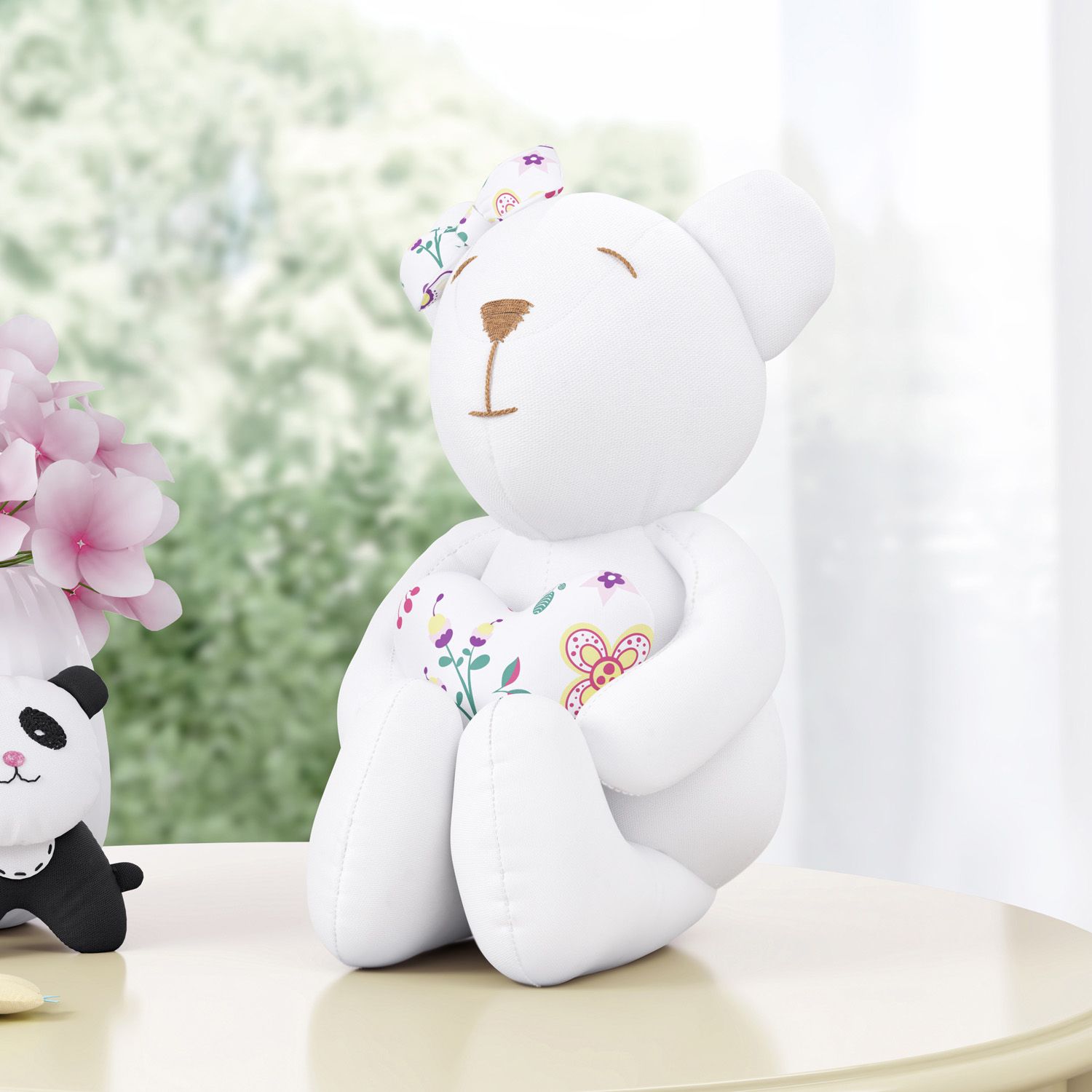 Ursinha Branca com Coração Floral Moderna 15cm