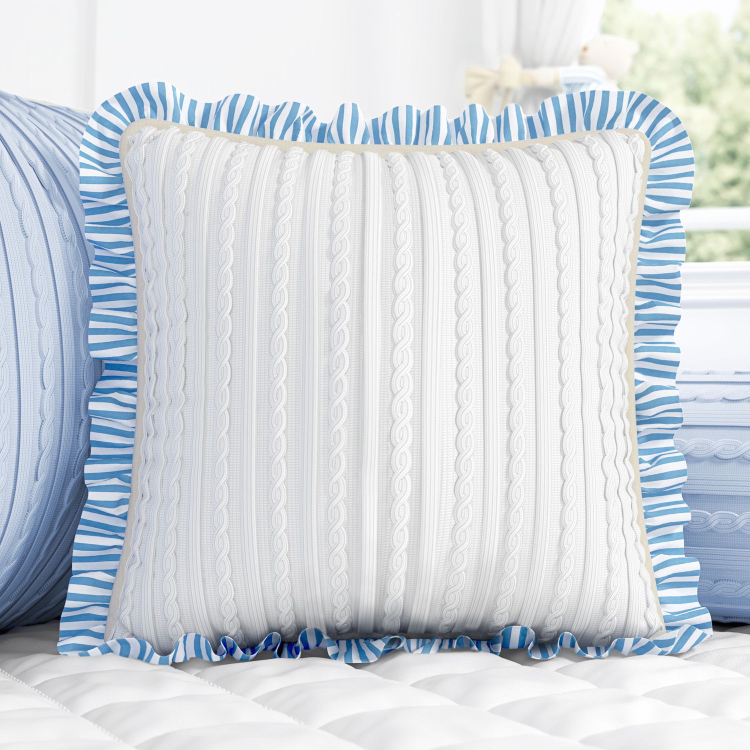 Almofada Tricot Luxo Branco/Azul com Babado 38cm