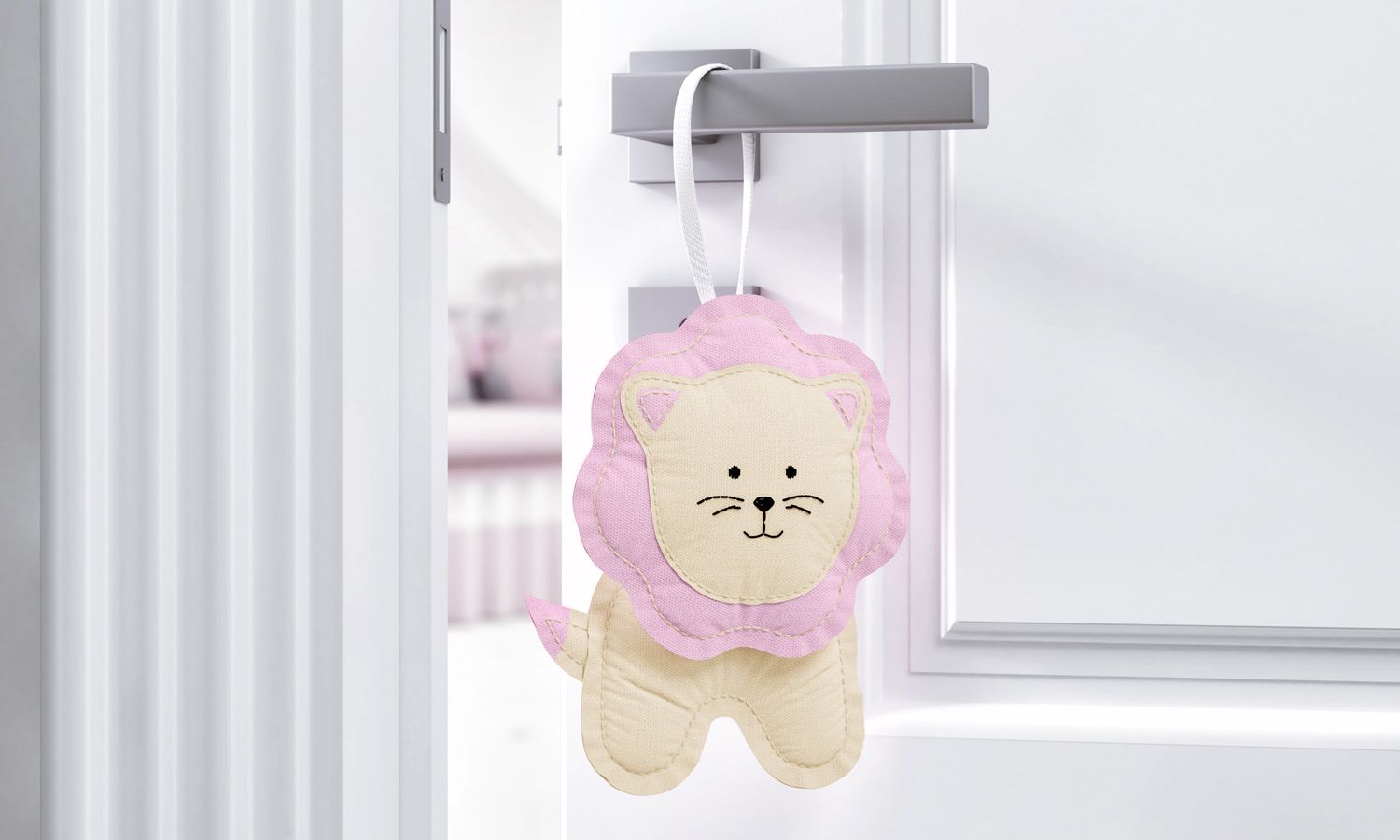 Enfeite para Puxador Leoa Amiguinhas Safári Rosa