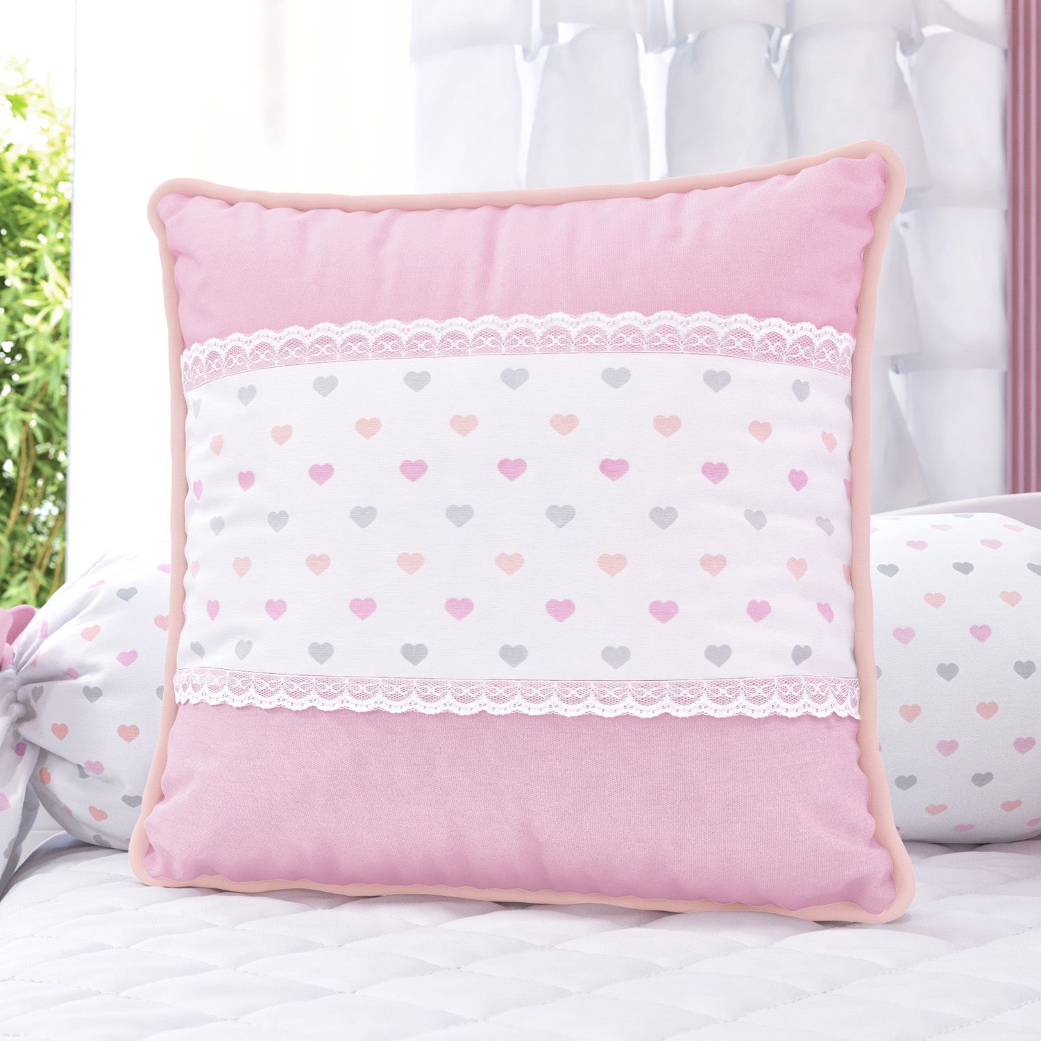 Almofada Renda e Corações 38cm